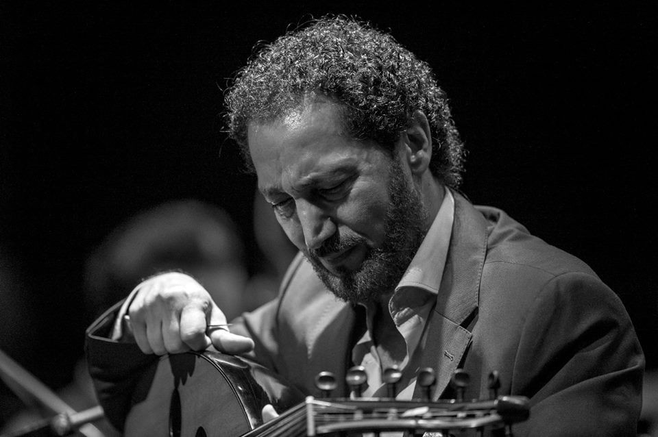 المايسترو نصير شمّة في حفل موسيقي